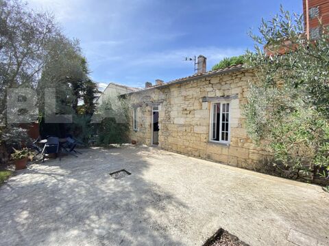   PLASSAC (33) Dcouvrez le potentiel de cette charmante maison de village  rnover ! Maison - 5 pice(s) - 120 m