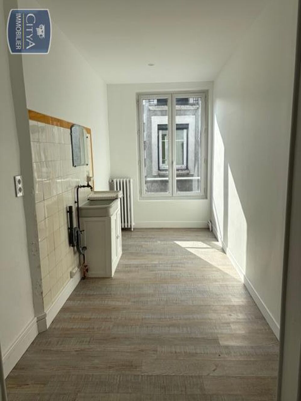 À LOUER : Découvrez cet appartement T4 de standing, spac....