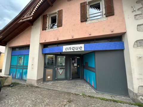 Delle centre sur une petite place avec parking, grand... 1300 90100 Delle