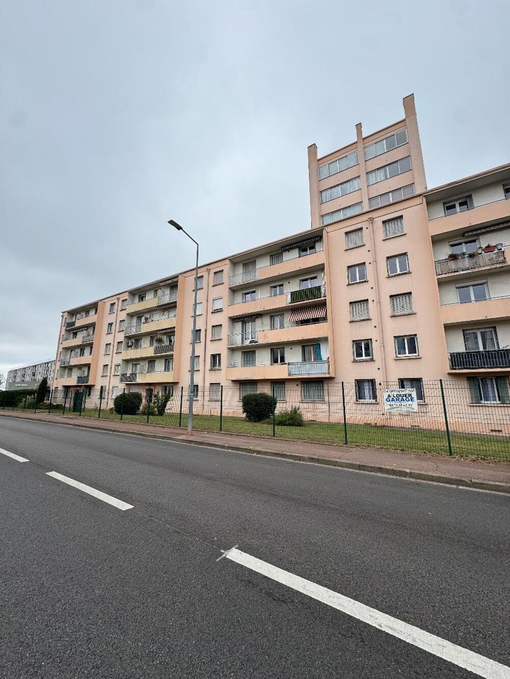 location Parking / Garage - 16 m² Décines-Charpieu (69150)