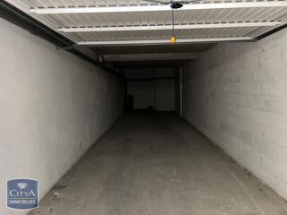  Parking / Garage à louer 30 m²