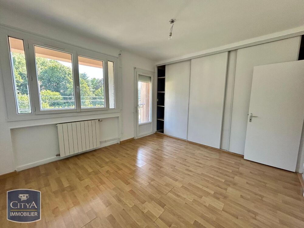 À LOUER : Appartement T3 à Rive de Gier. Ce bien spacieu....