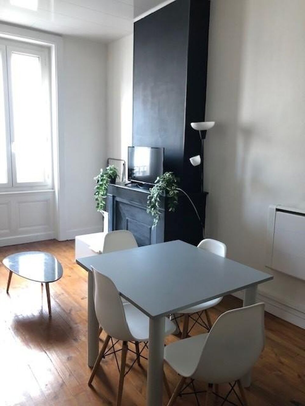 F2 meublé secteur SOLEIL - appartement offrant un hall d....