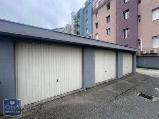  Parking / Garage à louer 15 m²