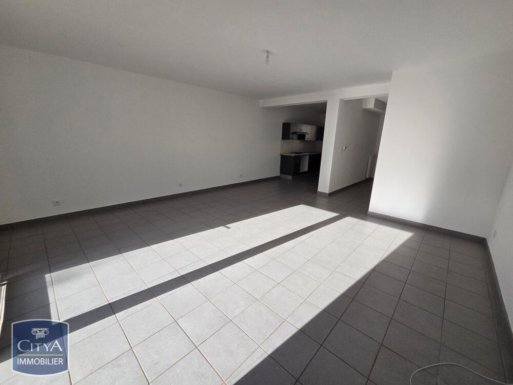 À LOUER : Maison avec terrasse et jardinet, T4 située à ....