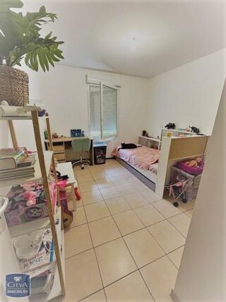  Appartement à louer 4 pièces 81 m²