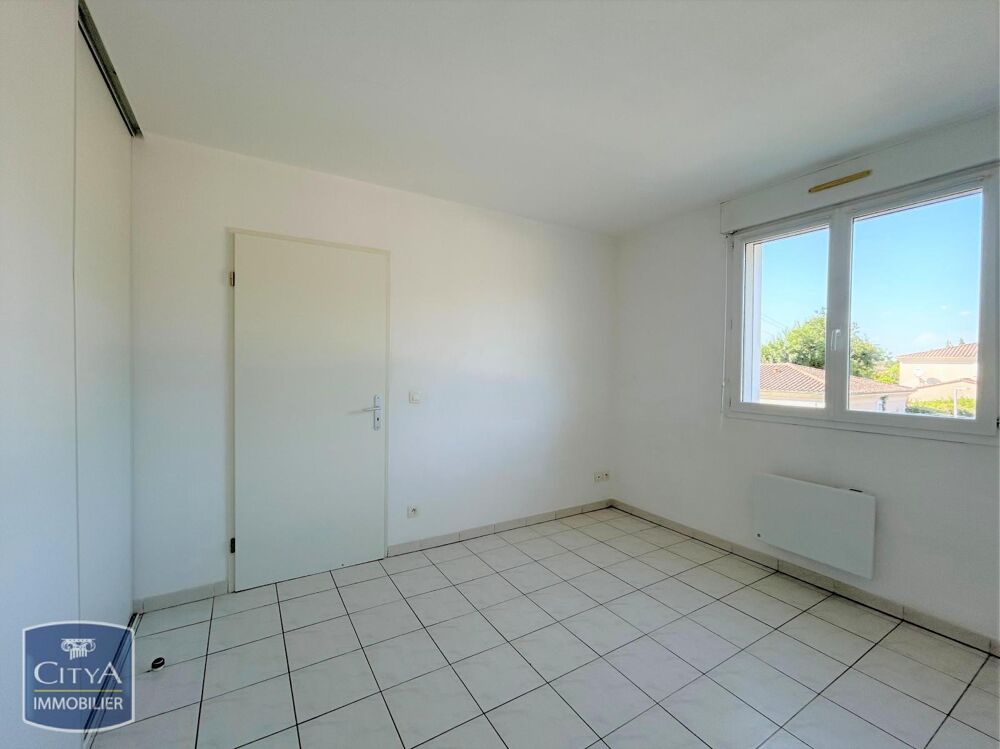 PINEUILH - T2 BALCON + PARKING Dans une résidence calme ....