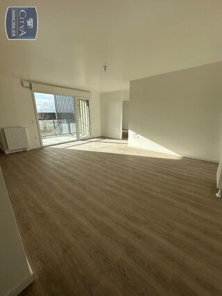  Appartement à louer 3 pièces 76 m²