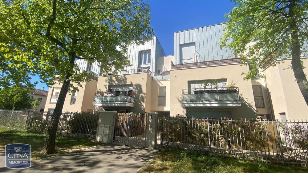 Découvrez ce bel appartement 4 pièces de 81 m² environ s....