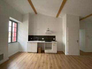  Appartement à louer 4 pièces 83 m²