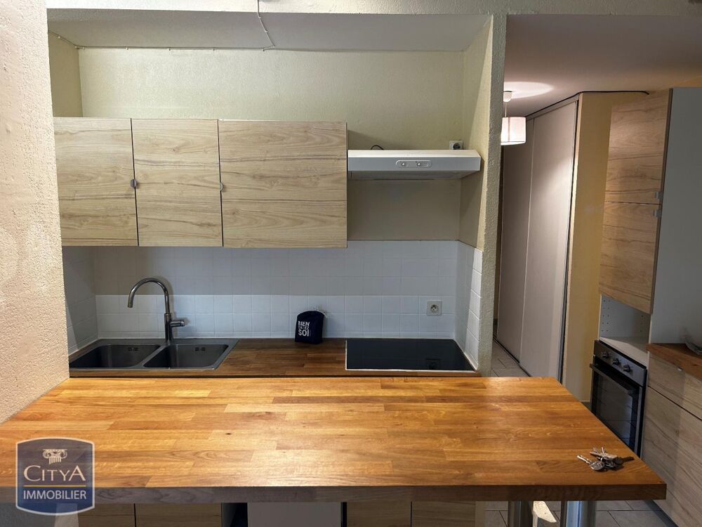 location Appartement - 2 pièce(s) - 49 m² Saint-Mitre-les-Remparts (13920)