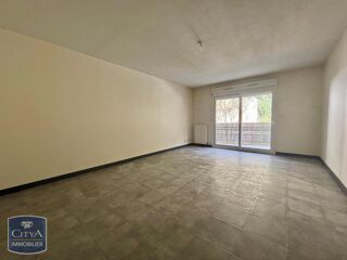  Appartement à louer 3 pièces 77 m²