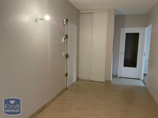  Appartement à louer 4 pièces 96 m²