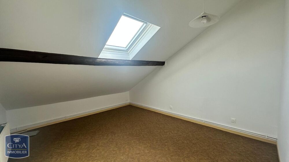À LOUER : Appartement T2 au dernier étage à Reims Situé ....
