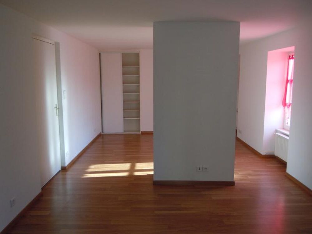 Appartement T4 situé 352, rue Carnot à MACON, comprenant....