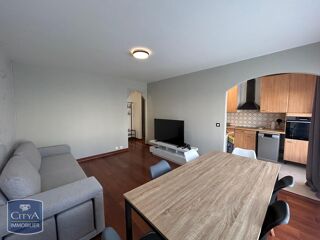  Appartement à louer 4 pièces 77 m²