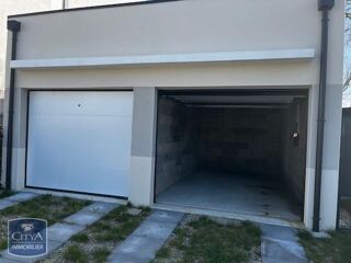  Parking / Garage à louer 