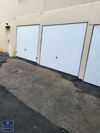  Parking / Garage à louer 10 m²