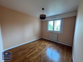  Appartement à louer 4 pièces 80 m²