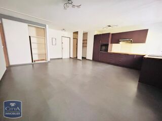  Appartement à louer 4 pièces 79 m²