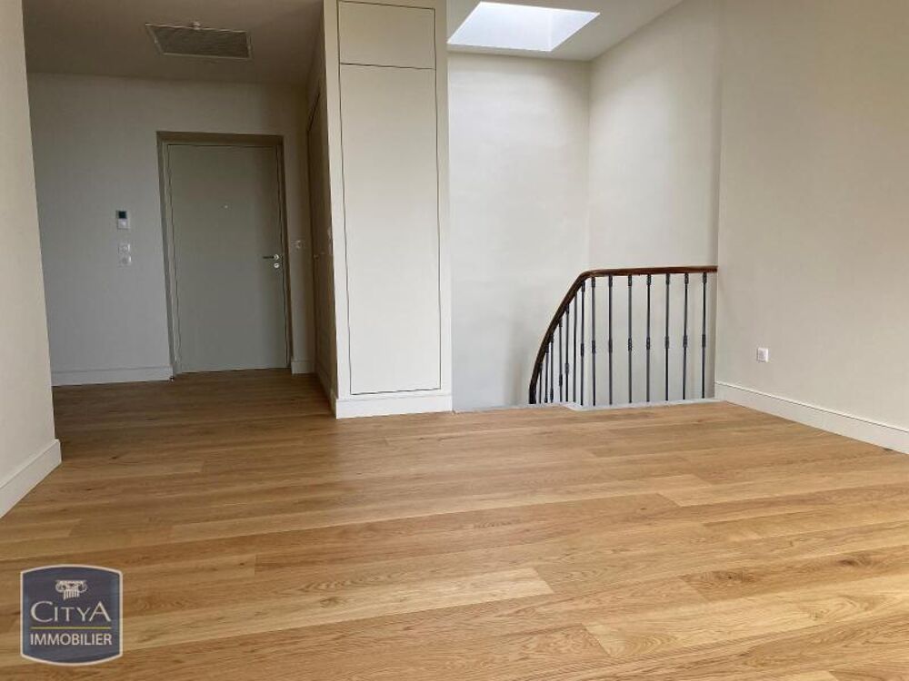 À LOUER : Découvrez cet élégant appartement T4 en duplex....