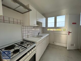  Appartement à louer 4 pièces 83 m²