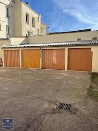  Parking / Garage à louer 10 m²