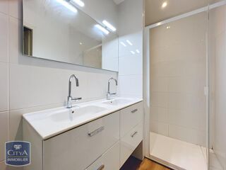  Appartement à louer 4 pièces 96 m²