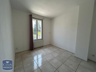  Appartement à louer 4 pièces 75 m²
