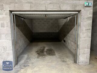  Parking / Garage à louer 