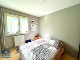  Appartement à louer 4 pièces 77 m²