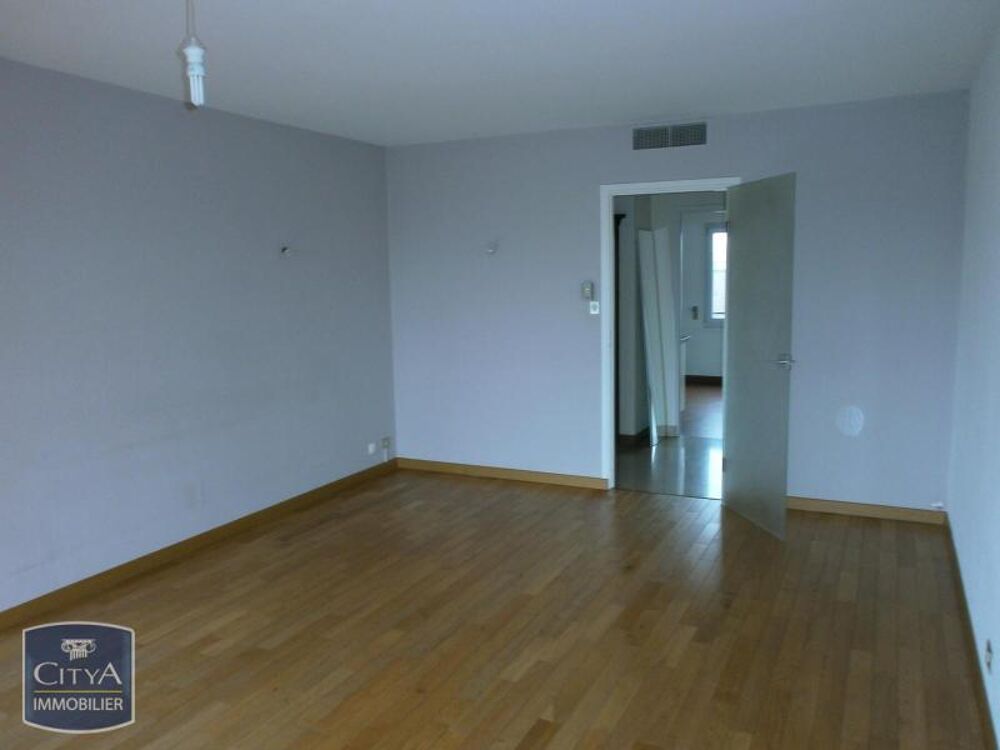 EXCLUSIVITÉ - TRÈS GRAND APPARTEMENT 5 PIÈCES À louer : ....