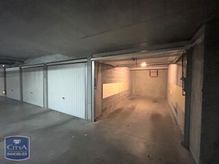  Parking / Garage à louer 