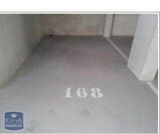  Parking / Garage à louer 