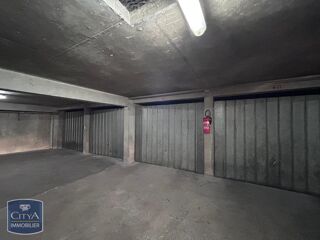  Parking / Garage à louer 