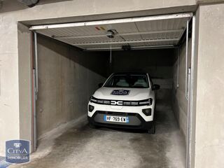  Parking / Garage à louer 