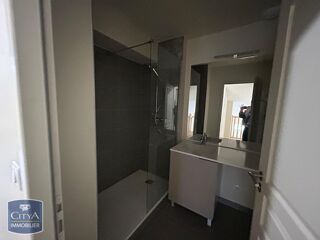  Appartement à louer 4 pièces 82 m²