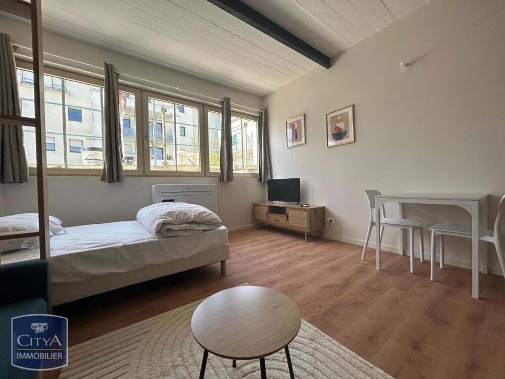 À LOUER : Appartement rénové T1 meublé situé à Niort, pr....