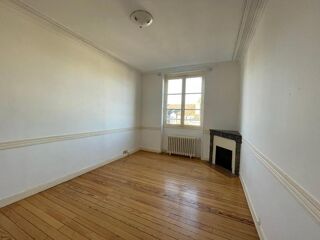  Appartement à louer 5 pièces 121 m²