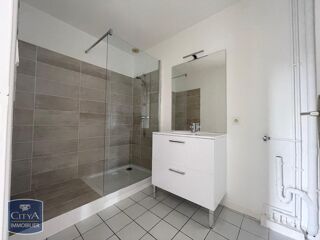  Appartement à louer 3 pièces 77 m²