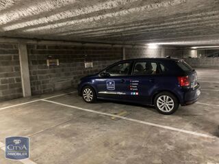  Parking / Garage à louer 