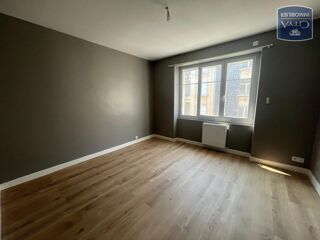  Appartement à louer 4 pièces 102 m²