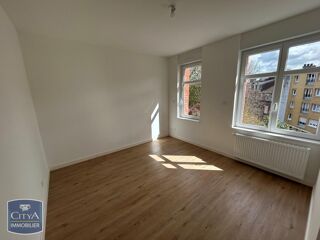 Appartement à louer 4 pièces 74 m²