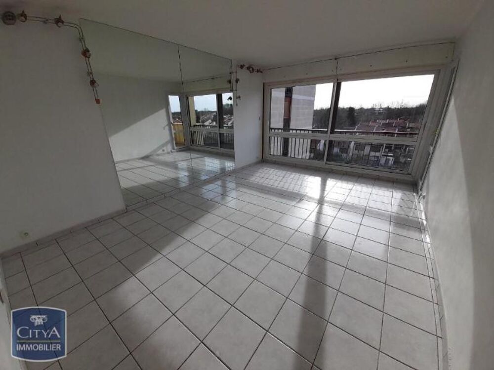 EXCLUSIVITÉ - GRAND APPARTEMENT 4 PIÈCES En location : C....