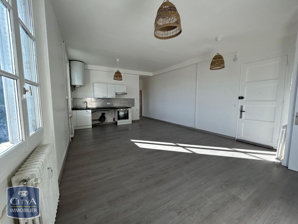 À louer : Appartement T3 situé à Saint-Vérand, dans le c....