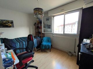  Appartement à louer 4 pièces 100 m²