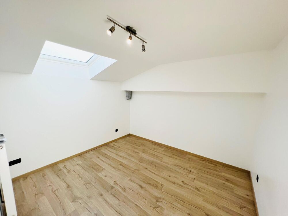 location Appartement - 4 pièce(s) - 95 m² Saint-Laurent-sur-Saône (01750)