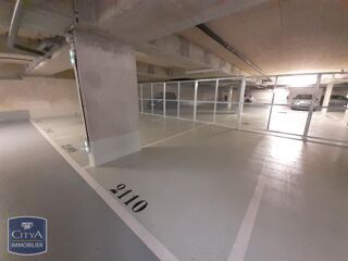  Parking / Garage à louer 