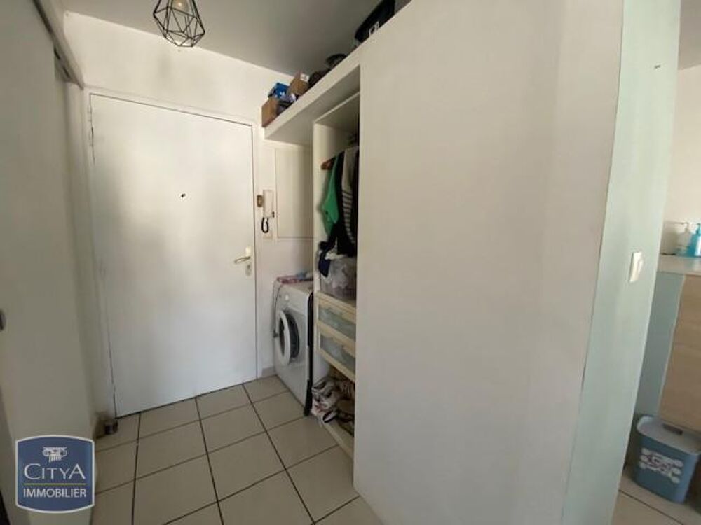 À LOUER : Un charmant appartement T1 à ST PIERRE, Meublé....