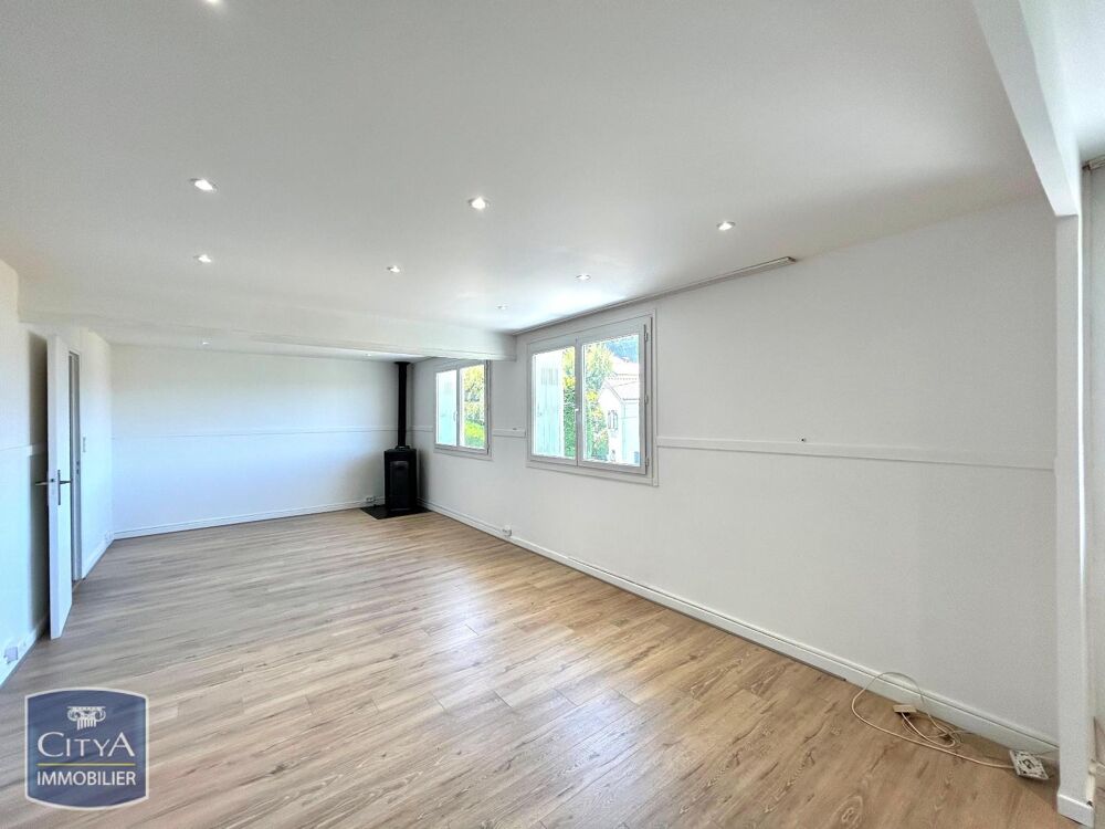 À LOUER : Découvrez cet appartement spacieux de type T4 ....